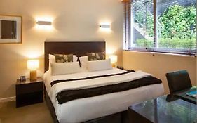 Stunning 1 Bedroom Studio Apartment